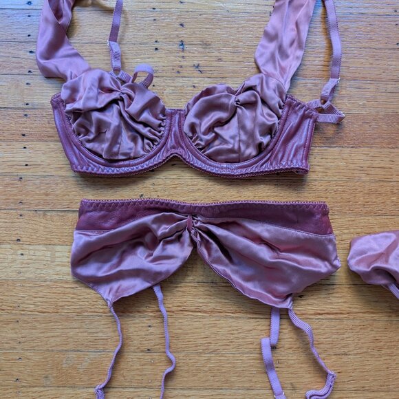 Loveday London - Hardcore Romance Seduction Lingerie - Picture 3 of 7